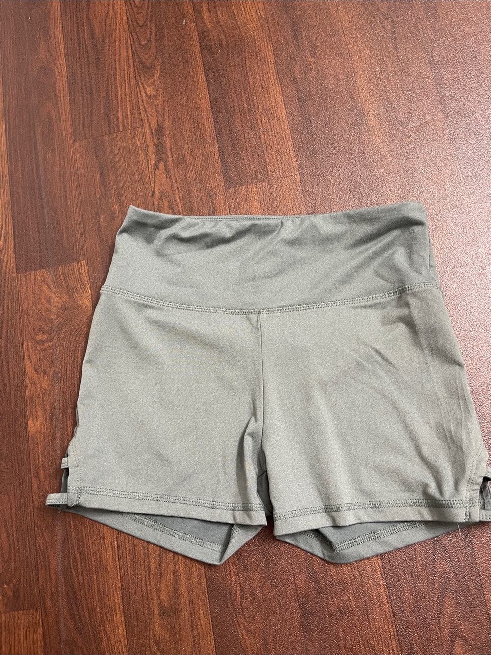 Women’s High-Waist Performance Shorts in Olive Green